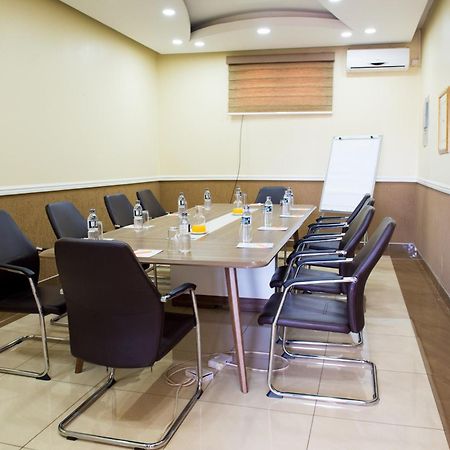 Crossroads Hotel Lilongwe Exterior foto