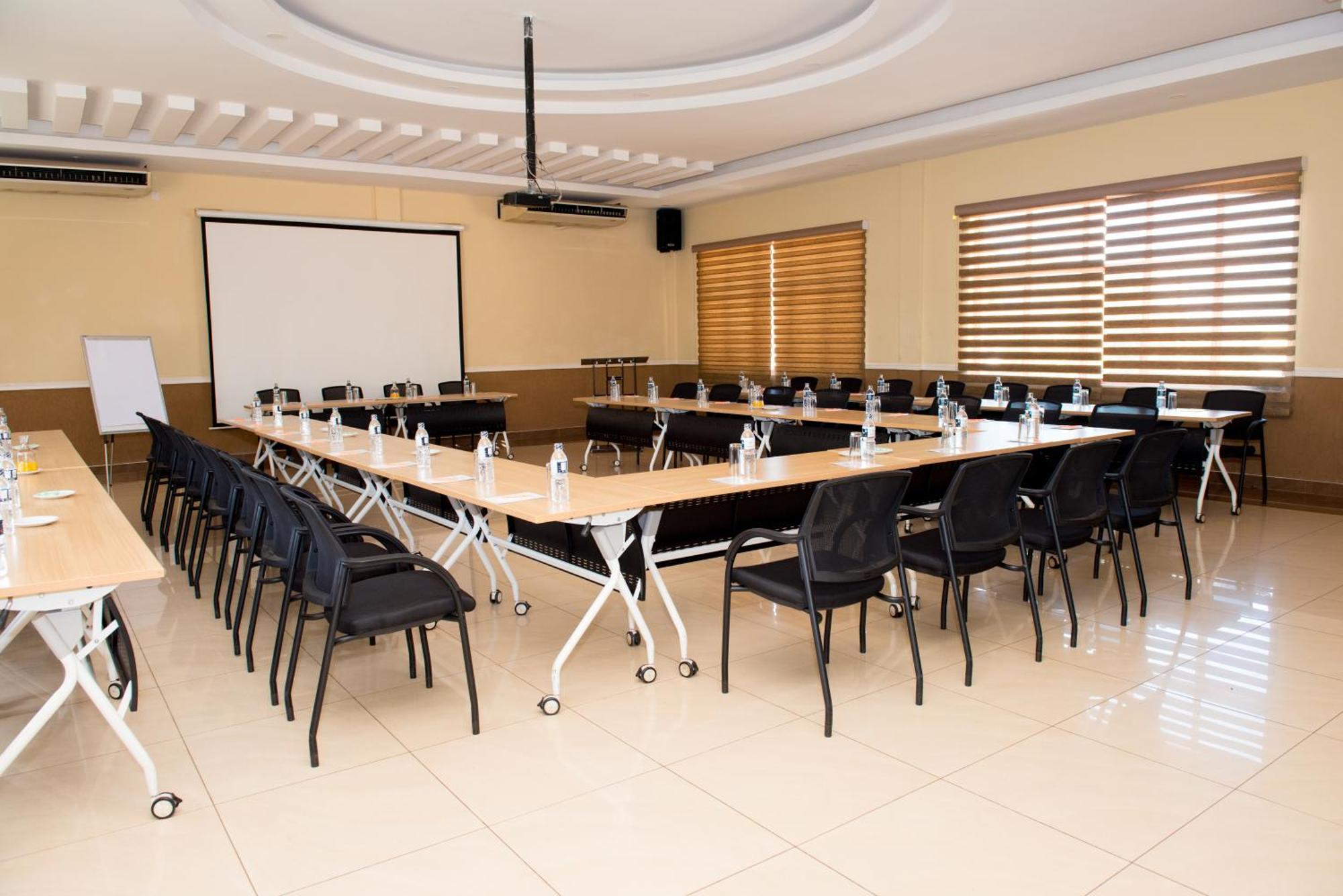 Crossroads Hotel Lilongwe Exterior foto
