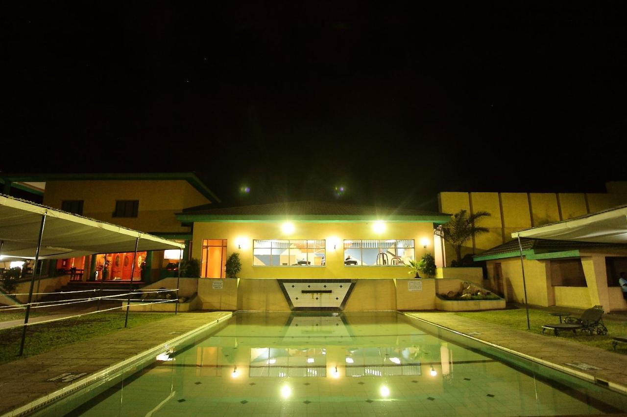 Crossroads Hotel Lilongwe Exterior foto