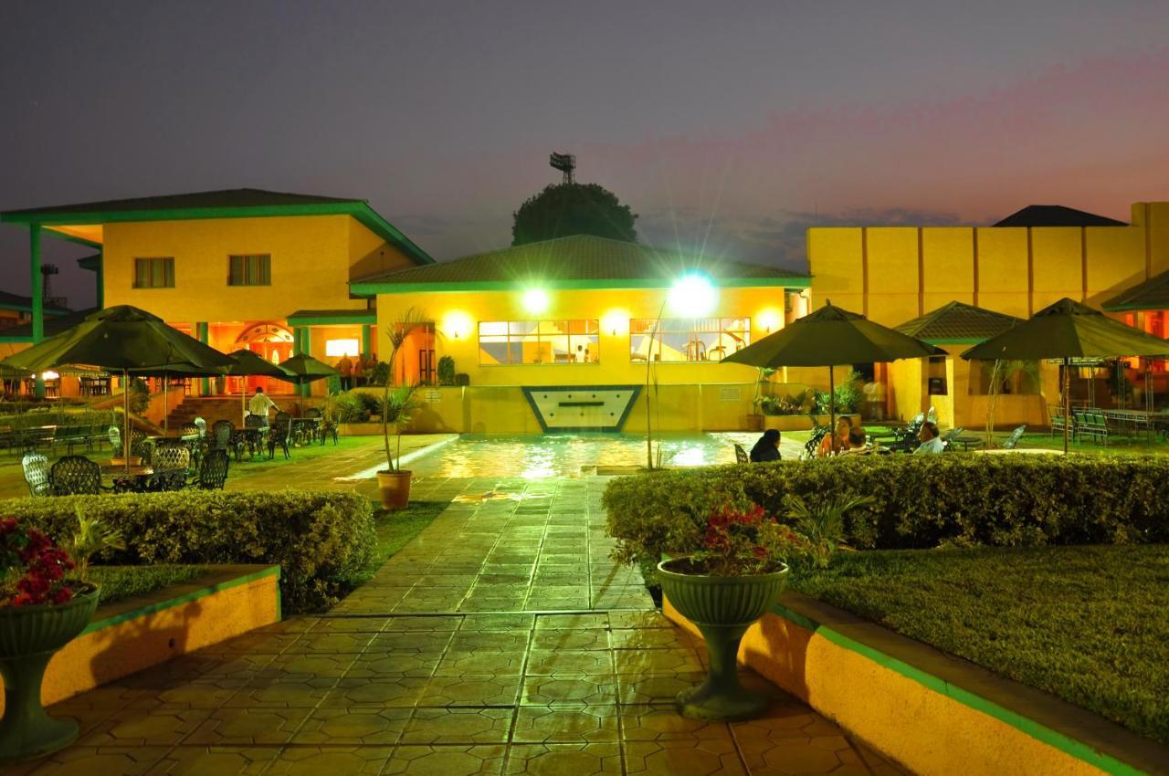 Crossroads Hotel Lilongwe Exterior foto