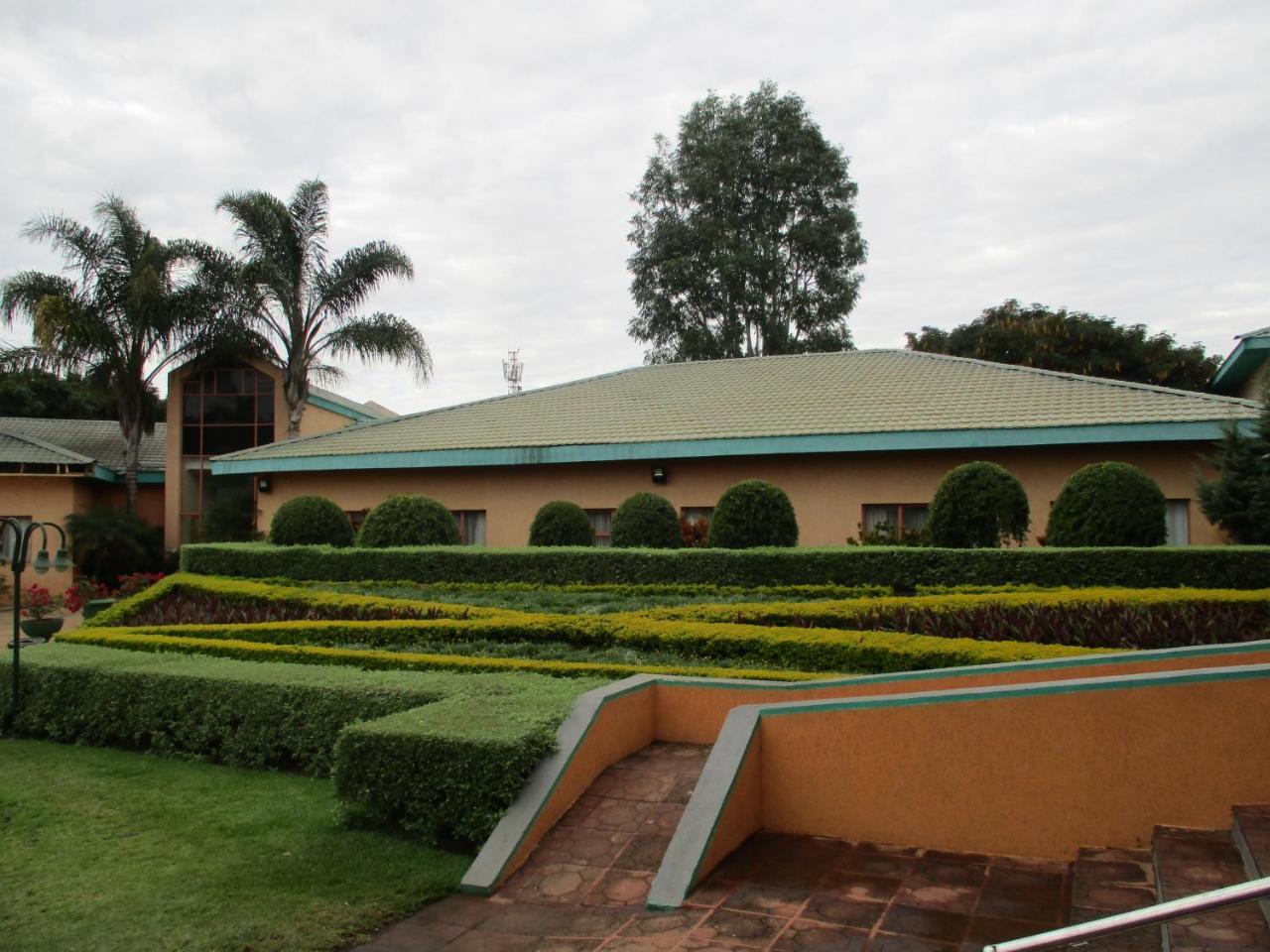 Crossroads Hotel Lilongwe Exterior foto